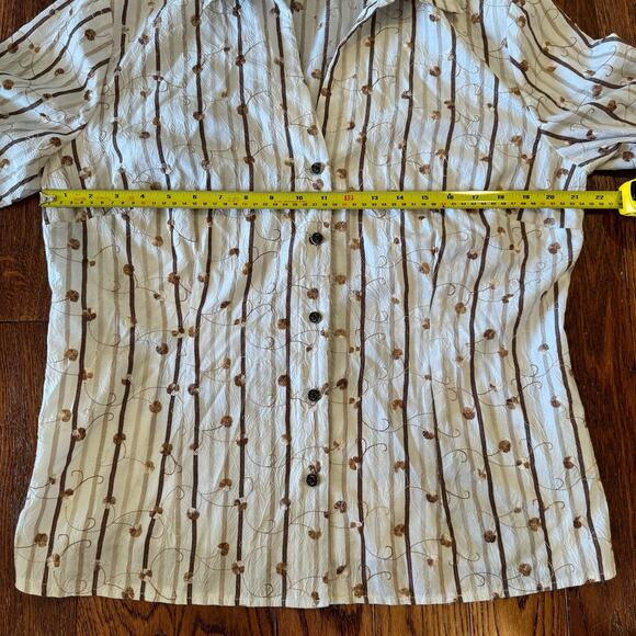 Landhaus C&A Naturally Women's L
Blouse Large Button Up European Embroidered - Picture 5 of 10
